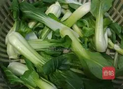 Illustration of how to make hand-made rapeseed and egg noodles 6