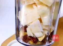 Illustration of how to make red date and lotus root soup 2