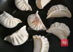 Illustration of how to make fried dumplings with eggs 1