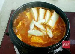 Illustration of Spicy Cabbage and Tofu Soup 7