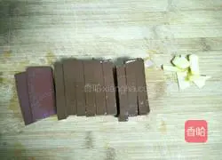 Illustration of how to make duck blood vermicelli soup 2