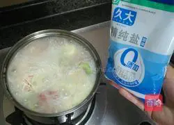 How to make delicious vegetable fish noodle soup Illustration 12