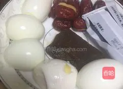 Ejiao, red dates, egg and sugar water Illustration of how to do it 3