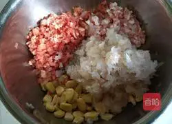 Illustration of how to make rose shrimp dumplings 3