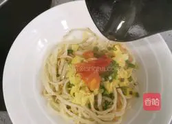 Illustration of how to make tomato and egg pancakes 19