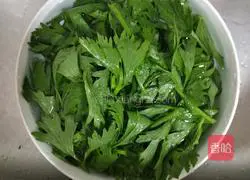 Illustration of how to make cold celery leaves 1