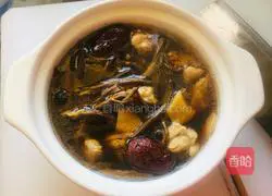 Illustration of how to make tea tree mushroom duck soup 6