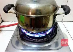 Illustration of how to make red dates and longan soup 4