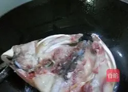 Illustration of how to make corn, fish head and tofu soup 3