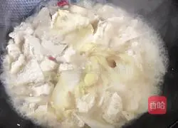 Illustration of how to make hand-braised tofu and cabbage soup 10