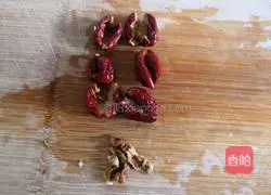 Illustration of five-ingredient stewed chicken soup 4