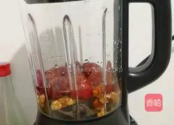 Illustration of how to make jujube walnut milk 2