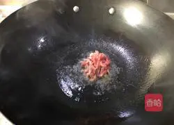 Illustration of how to make shredded pork noodles with tomatoes and garlic moss 7