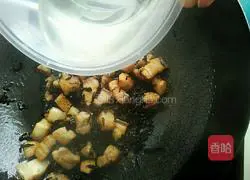 Illustration of how to cook pork with dried plums and vegetables 11