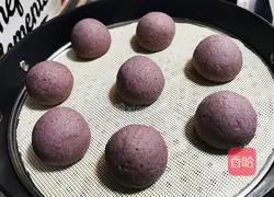 Black Illustration of how to make rice steamed buns 20