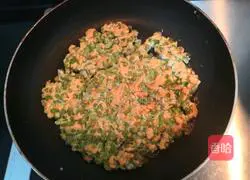 Illustration of how to make crispy bean omelette 14