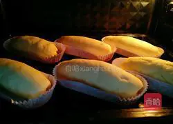 Illustration of how to make seaweed and meat floss bread 18