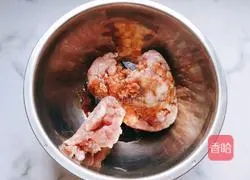 Illustration of how to make celery and pork dumplings 5