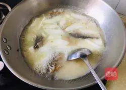 Winter Melon and Crucian Carp Soup Recipe Illustration 9