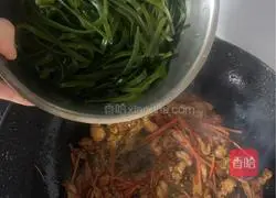 Illustration of how to make stir-fried meat with kelp and carrot 8