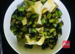 Illustration of making braised beans and noodles 4