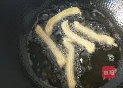 Illustration of how to make flavored fried dough sticks 8