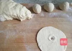 Illustration of how to make homemade egg-flavored pancakes 5