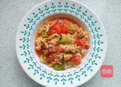 Illustration of how to make tomato, egg and pepper noodle soup 11