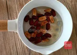 Illustration of how to make sweet red date and longan soup 5