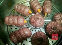 Illustration of how to make black rice rolls 10