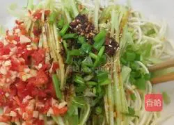 Illustration of Sichuan style cold noodles 4