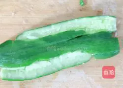 Illustration of how to pat cucumbers 3