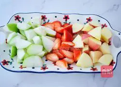 Illustration of how to make fruit cold brew tea 6