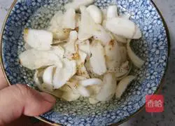 Recipe for Tremella, Snow Pear, Lily and Wolfberry Soup Illustration 7