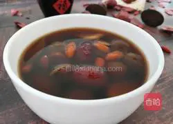 Illustration of how to make red dates, longan and wolfberry soup 7