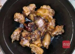 Illustration of braised pig's trotters with soybeans 5