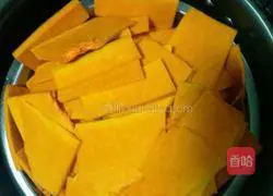 Illustration of how to make pumpkin steamed buns 1