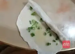 Illustration of how to make scallion pancake 10