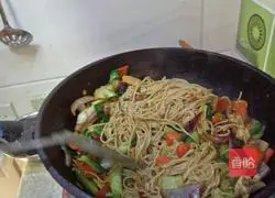 Illustration of how to make vegetarian fried noodles 8