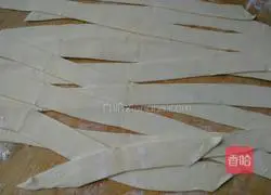 Illustration of how to make Shaanxi fried noodles 7