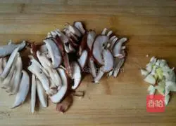 Illustration of how to stir-fry Chinese cabbage with mushrooms 3