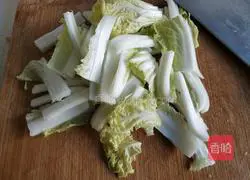 Illustration of how to make baby cabbage, seafood and mushroom meatball soup 4