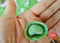 Illustration of making Yuanbao dumplings 11