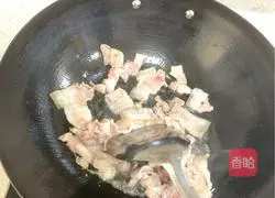 Illustration of how to make fried pork with chili pepper 2