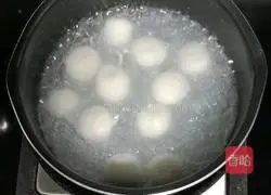 Illustration of how to make glutinous rice balls stuffed with wine and fruit 6