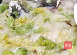 Illustration of how to make fragrant fish head soup 11