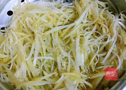 Illustration of how to cook shredded potatoes 11