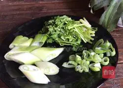 Illustration of how to make stir-fried crayfish 2