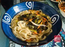 Illustration of how to make celery pulp water surface 11