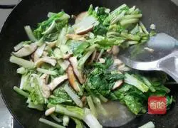 Illustration of how to stir-fry Chinese cabbage with mushrooms 7